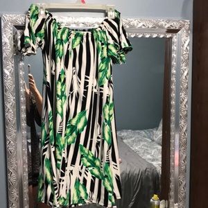Fun palm print dress. Worn once to a beach party.